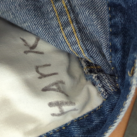 VTG straight leg Lee jeans. This is THE pair. I'm pissed I can't wear them. - Picture 6 of 6